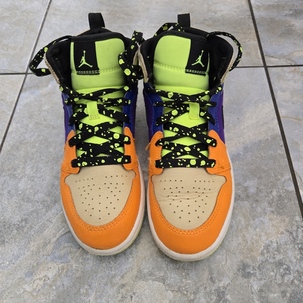 Air Jordan 1 Mid SE  Boys' Shoes